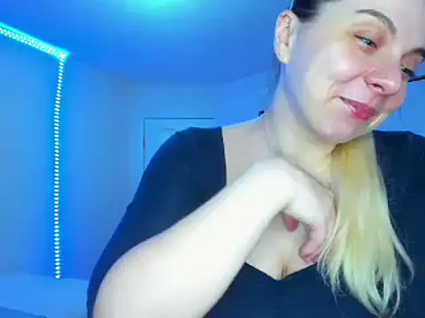 HappyIva online show from March 2025 11:39:02 AM