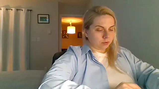 HappyIva online show from November 2025 06:12:01 AM