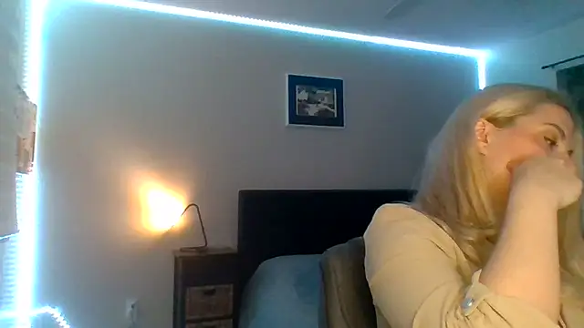 HappyIva online show from November 2025 12:20:01 PM