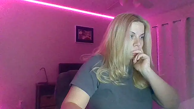 HappyIva online show from December 2025 05:24:02 AM