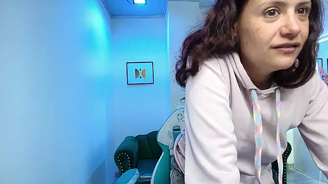 Snapshot of Arianna_sweeet chatting on November 2025 03:23:02 AM Arianna sweeet online show from November 2025 03:23:02 AM