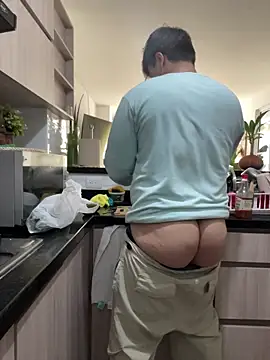 Snapshot of Thom_Ohtani chatting on October 2025 07:27:02 PM Thom Ohtani online show from October 2025 07:27:02 PM