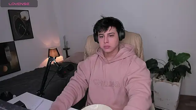 Snapshot of Thom_Ohtani chatting on November 2025 02:54:01 AM Thom Ohtani online show from November 2025 02:54:01 AM