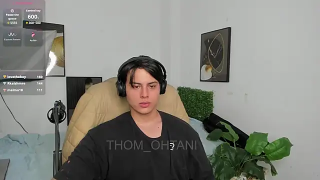 Snapshot of Thom_Ohtani chatting on June 2026 05:55:02 AM Thom Ohtani online show from June 2026 05:55:02 AM