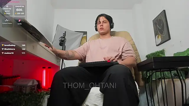 Snapshot of Thom_Ohtani chatting on June 2026 05:41:02 AM Thom Ohtani online show from June 2026 05:41:02 AM