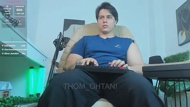 Snapshot of Thom_Ohtani chatting on June 2026 05:12:01 AM Thom Ohtani online show from June 2026 05:12:01 AM