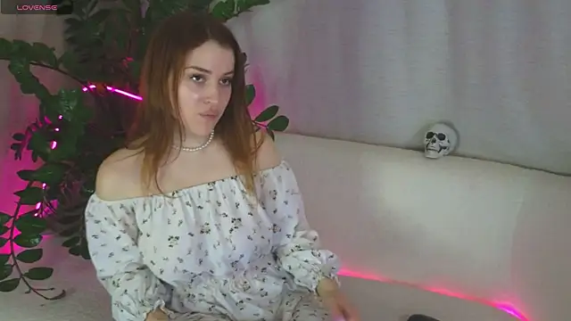 Snapshot of EllieGarson chatting on October 2025 05:15:02 PM EllieGarson online show from October 2025 05:15:02 PM