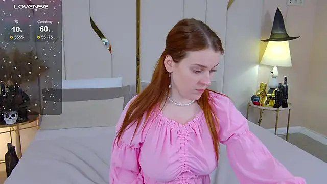 Snapshot of EllieGarson chatting on November 2025 05:23:01 PM EllieGarson online show from November 2025 05:23:01 PM