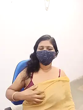 Snapshot of Lucky-Deepthi chatting on February 2025 10:28:01 PM Lucky-Deepthi online show from February 2025 10:28:01 PM