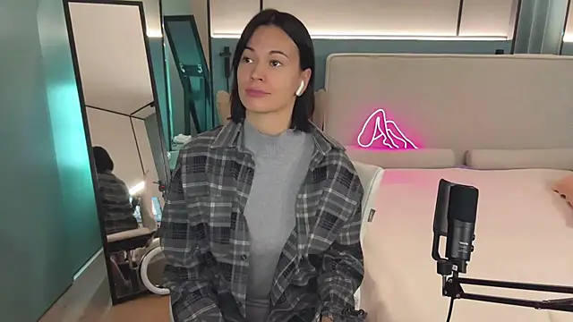 milakuni online show from February 2025 06:21:02 PM