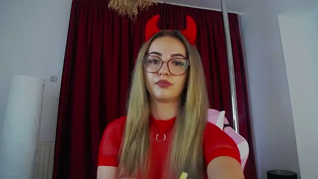 Snapshot of Ariel_Quinn chatting on September 2025 04:00:01 AM Ariel Quinn online show from September 2025 04:00:01 AM
