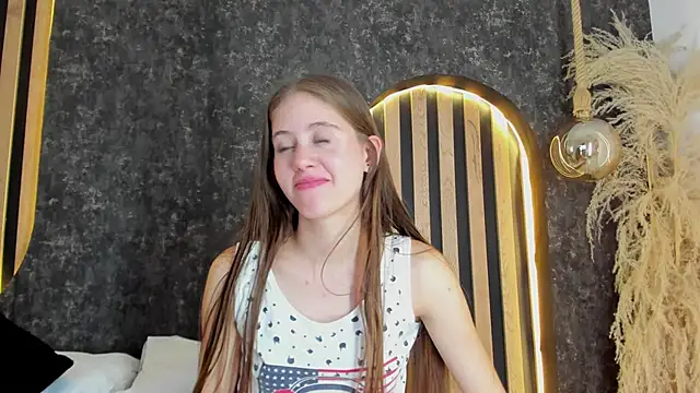 Snapshot of sara__jones_gh chatting on February 2025 10:21:02 PM sara jones gh online show from February 2025 10:21:02 PM