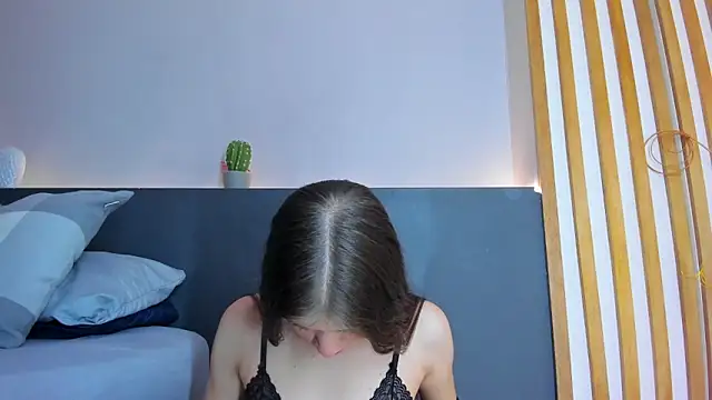 Snapshot of sara__jones_gh chatting on September 2025 11:45:01 AM sara jones gh online show from September 2025 11:45:01 AM