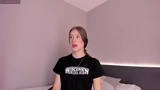 Snapshot of sara__jones_gh chatting on October 2025 05:25:02 PM sara jones gh online show from October 2025 05:25:02 PM