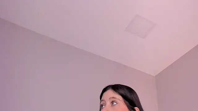 Snapshot of sara__jones_gh chatting on November 2025 11:43:02 AM sara jones gh online show from November 2025 11:43:02 AM