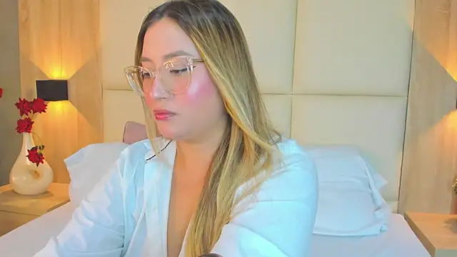 Snapshot of antonella_cutie_ chatting on July 2026 12:33:01 PM antonella cutie online show from July 2026 12:33:01 PM