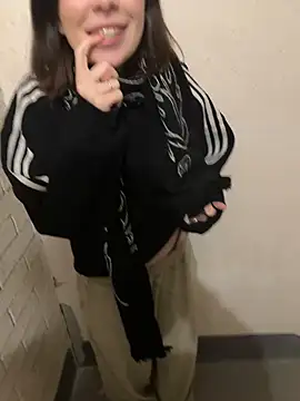 Alexandria Balenciaga online show from January 2025 11:33:01 PM