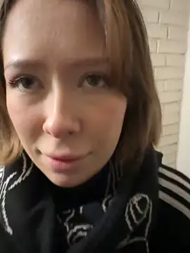 Alexandria Balenciaga online show from January 2025 05:32:01 PM