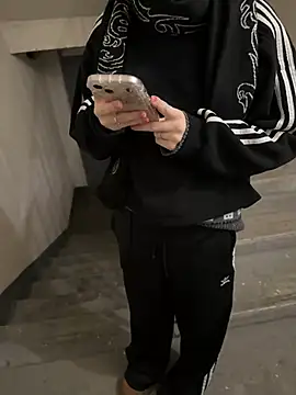 Alexandria Balenciaga online show from January 2025 08:04:01 PM