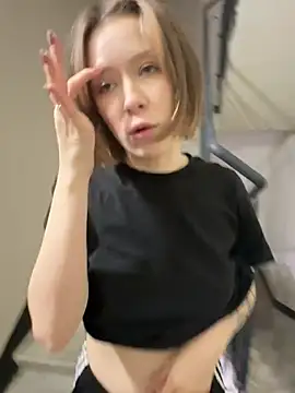 Alexandria Balenciaga online show from February 2025 06:12:01 PM