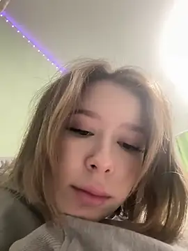 Alexandria Balenciaga online show from March 2025 07:49:02 PM