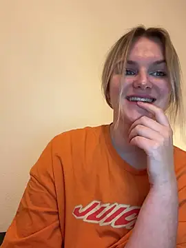 Snapshot of shiny_bunnyyy chatting on January 2025 09:03:01 PM shiny bunnyyy online show from January 2025 09:03:01 PM