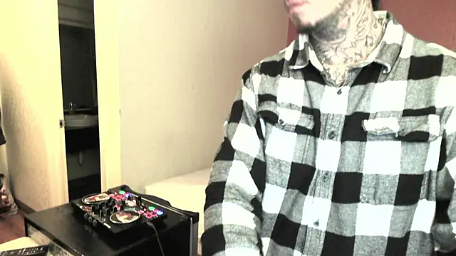 Snapshot of justthetip4209 chatting on February 2025 11:52:02 PM justthetip4209 online show from February 2025 11:52:02 PM