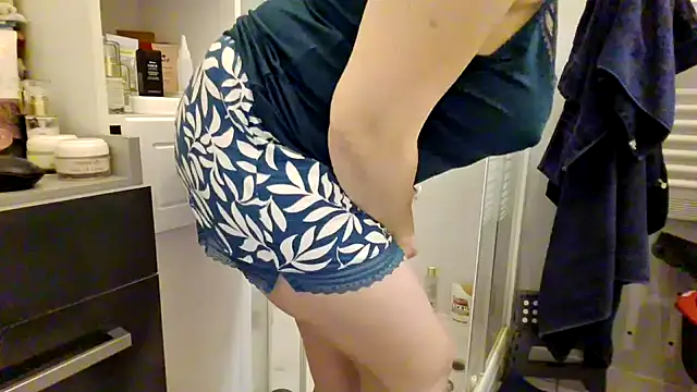 Snapshot of sweetinside_ chatting on January 2025 05:33:02 PM sweetinside online show from January 2025 05:33:02 PM