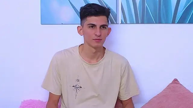 Snapshot of Ana_and_Leo chatting on December 2025 02:14:02 PM Ana and Leo online show from December 2025 02:14:02 PM