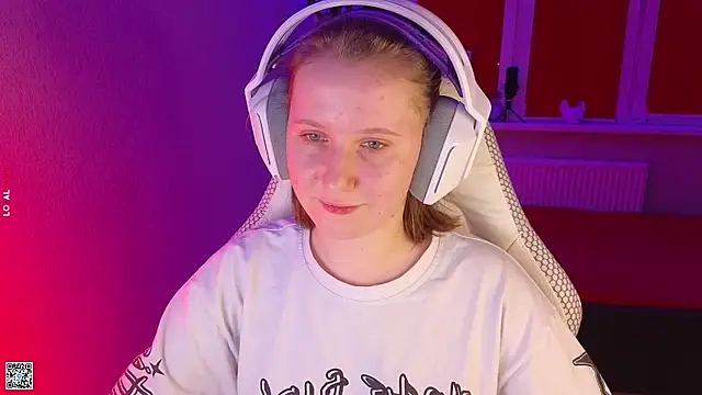 mon lola online show from October 2025 04:40:02 PM