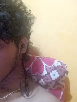 Snapshot of CosmicEmuu chatting on February 2026 07:13:02 PM CosmicEmuu online show from February 2026 07:13:02 PM