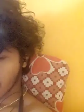 Snapshot of CosmicEmuu chatting on March 2026 06:30:01 AM CosmicEmuu online show from March 2026 06:30:01 AM