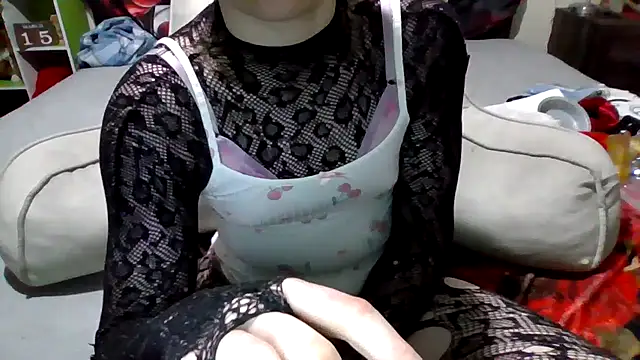 Snapshot of AverageRose chatting on March 2025 02:32:01 AM AverageRose online show from March 2025 02:32:01 AM