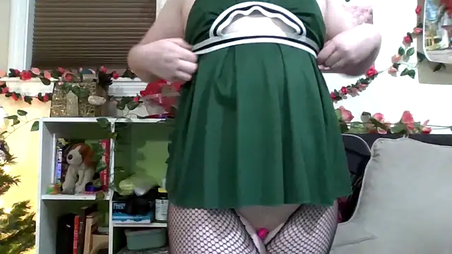 Snapshot of AverageRose chatting on February 2026 06:26:01 AM AverageRose online show from February 2026 06:26:01 AM