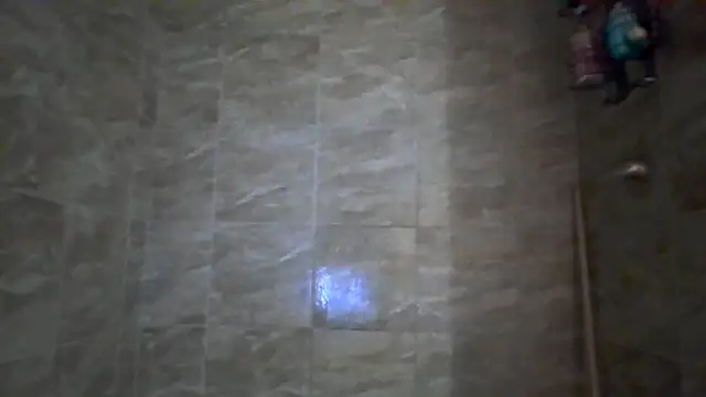 Snapshot of AverageRose chatting on February 2026 06:36:02 AM AverageRose online show from February 2026 06:36:02 AM