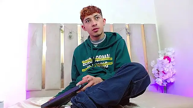 Axel tay online show from October 2025 03:28:02 AM