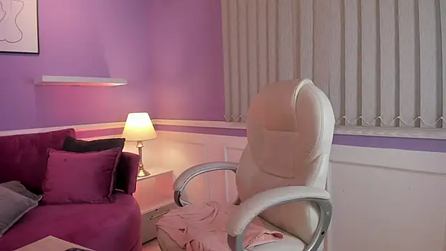 Snapshot of Emma_Walkerr_ chatting on February 2025 10:08:02 PM Emma Walkerr online show from February 2025 10:08:02 PM