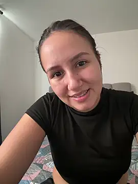 Snapshot of Jullya_x chatting on May 2026 09:45:02 PM Jullya x online show from May 2026 09:45:02 PM