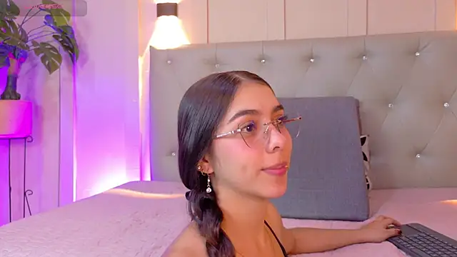 Snapshot of cristal_antoni chatting on November 2025 08:28:01 AM cristal antoni online show from November 2025 08:28:01 AM