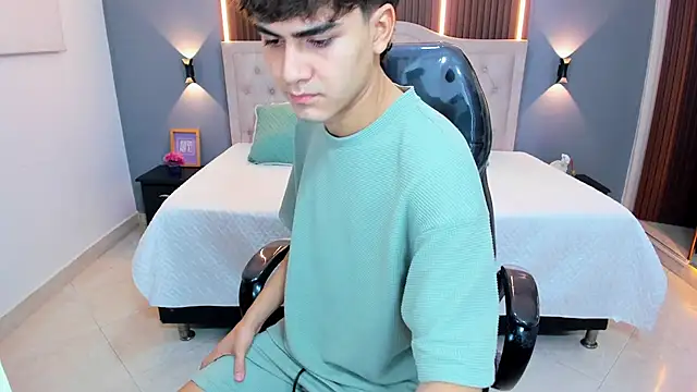 Tommy18   online show from April 2026 03:31:01 AM