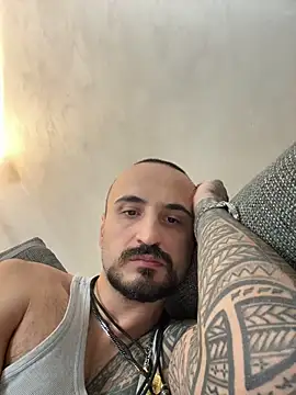 ilmaestoso online show from November 2025 08:03:01 PM
