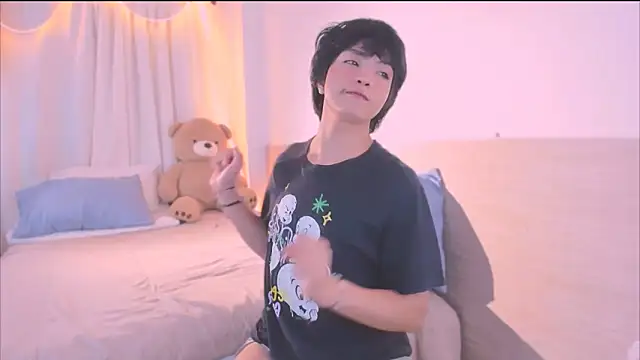 AllanYong18 online show from December 2025 07:46:02 AM