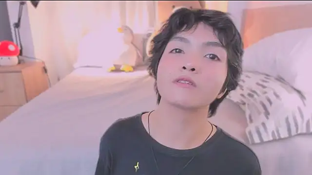 AllanYong18 online show from March 2026 07:15:01 AM