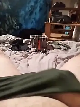 Snapshot of ludov17 chatting on February 2026 11:44:01 PM ludov17 online show from February 2026 11:44:01 PM