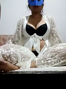 Snapshot of Queen_princes chatting on March 2025 04:42:02 PM Queen princes online show from March 2025 04:42:02 PM