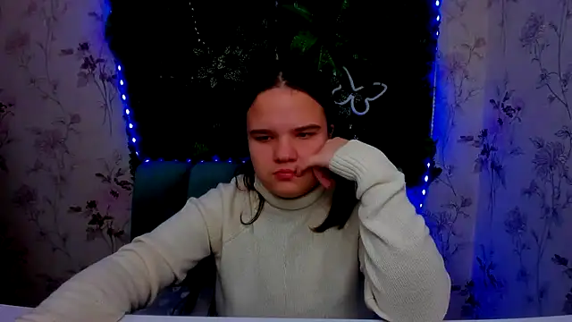 AdeleCruz online show from January 2025 01:01:01 PM