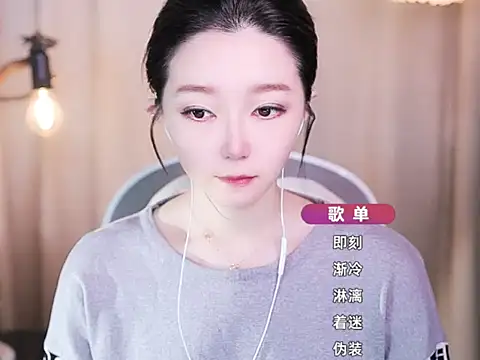 Snapshot of Zoe-99 chatting on October 2025 10:24:01 AM Zoe-99 online show from October 2025 10:24:01 AM