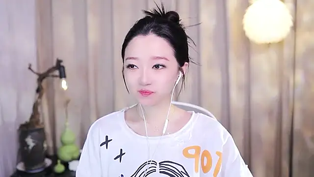 Snapshot of Zoe-99 chatting on November 2025 02:29:02 PM Zoe-99 online show from November 2025 02:29:02 PM