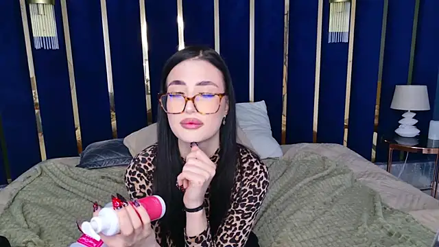 Snapshot of EmmaLawrens chatting on February 2025 03:41:02 PM EmmaLawrens online show from February 2025 03:41:02 PM