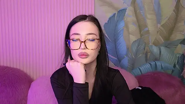 Snapshot of EmmaLawrens chatting on February 2025 12:00:02 PM EmmaLawrens online show from February 2025 12:00:02 PM